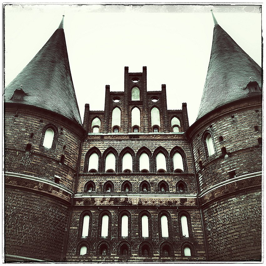 Holstentor-Luebeck.jpg